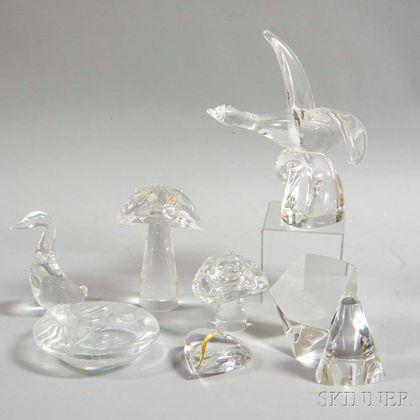 Four Steuben, a Lalique, and Three Other Glass Items. Estimate $200-400