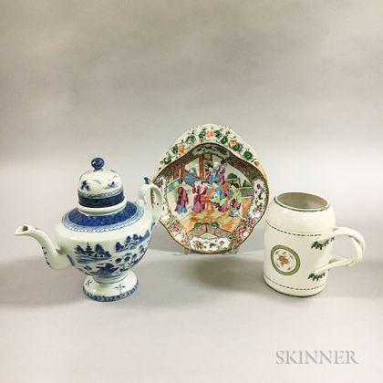Three Pieces of Chinese Export Porcelain