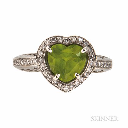 18kt White Gold and Heart-shaped Peridot Ring