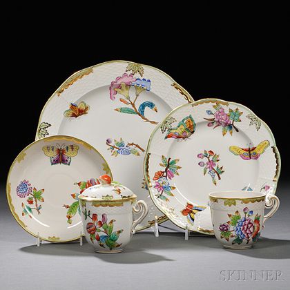 Forty Pieces of Herend Queen Victoria Pattern Porcelain Tableware