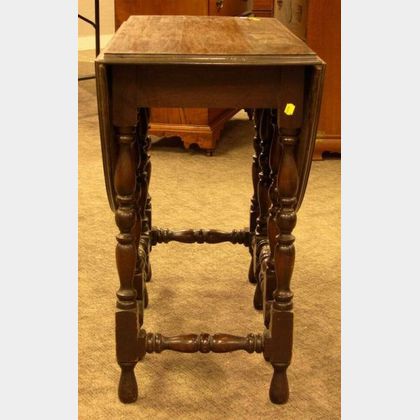 William & Mary Style Mahogany-finished Drop-leaf Gate-leg Table. 