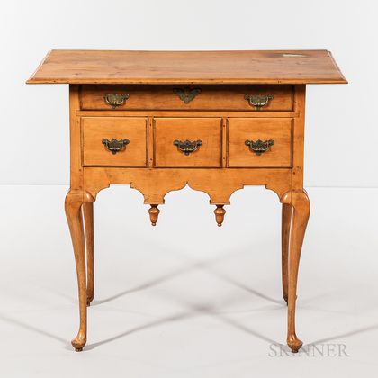 Queen Anne Maple Dressing Table