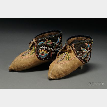 Great Lakes Beaded Cloth and Hide Moccasins