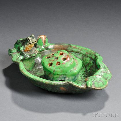 Weller Coppertone Frog Dish with Flower Frog 