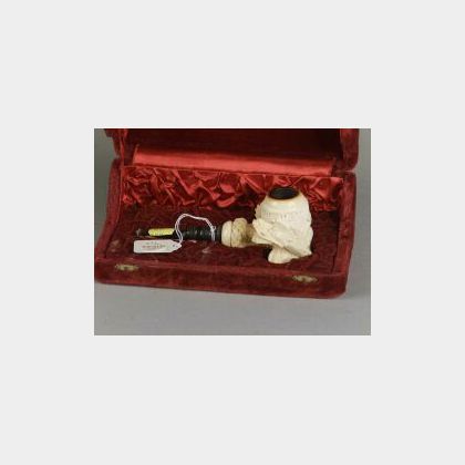 Chinoiserie Carved Meerschaum Pipe in Fitted Case