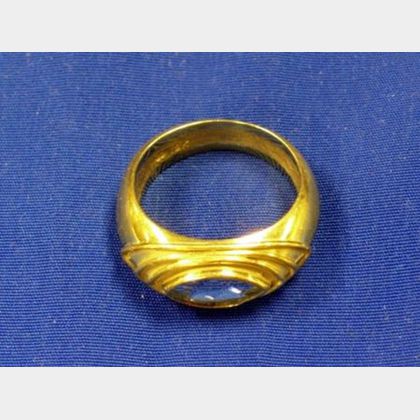 18kt Gold Aquamarine Ring. 