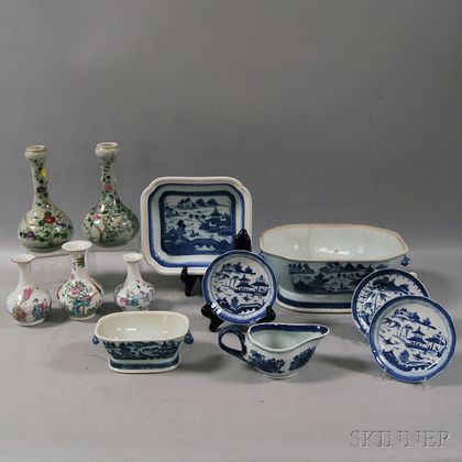 Twelve Assorted Chinese Export and Japanese Porcelain Items