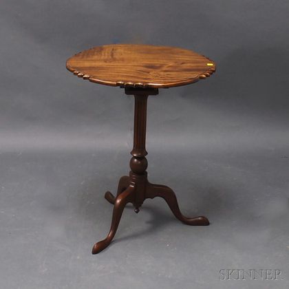 Queen Anne-style Walnut Tilt-top Table