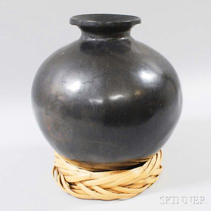 New Mexican Polished Blackware Pottery Vessel