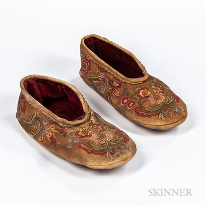 Cree Silk-embroidered Hide Moccasins