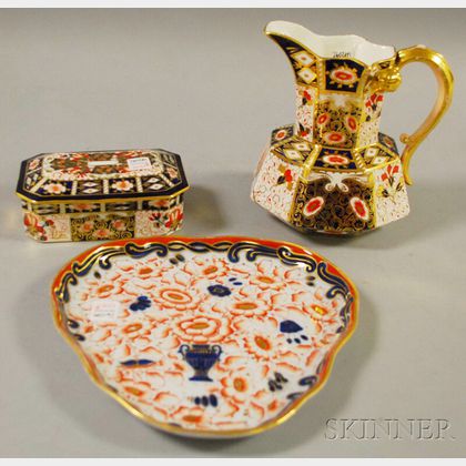 Three Pieces of Imari-palette Porcelain