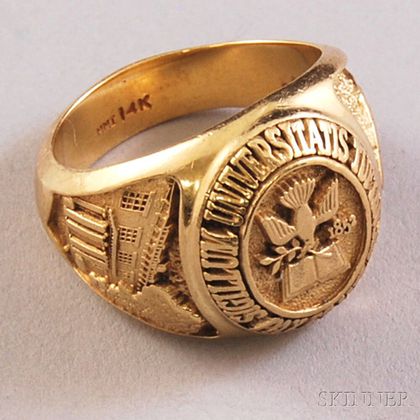 Gentleman's 14kt Gold Tufts University Ring