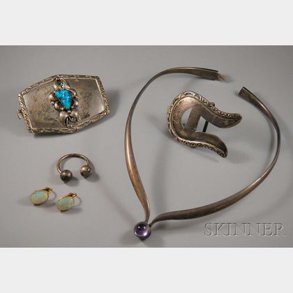 Small Group of Jewelry and Accessory Items