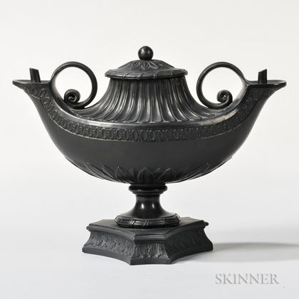 Wedgwood & Bentley Black Basalt Double Oil Lamp and Cover