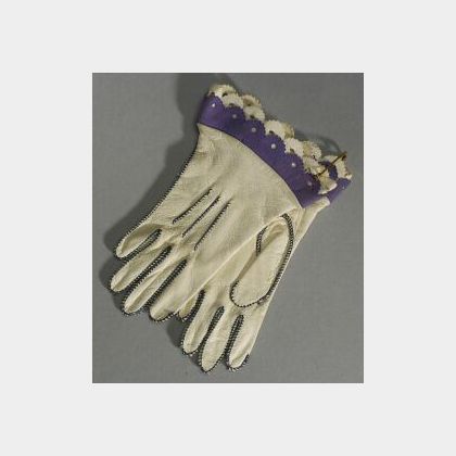 Gloves for a Fashionable Lady Doll