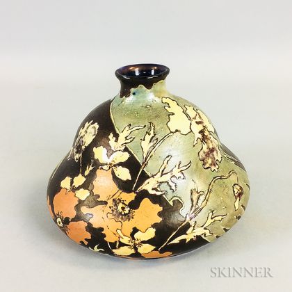 Ernst Wahliss Pergamon Ceramic Line Vase
