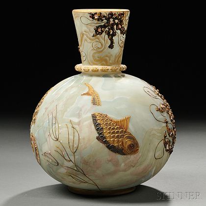 Mount Washington Glass Crown Milano Aquatic Vase