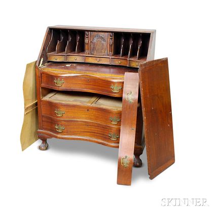 Chippendale-style Mahogany Serpentine Slant-lid Desk