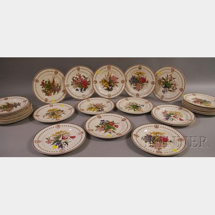 Thirty-one Wedgwood American State Flower Ceramic Plates