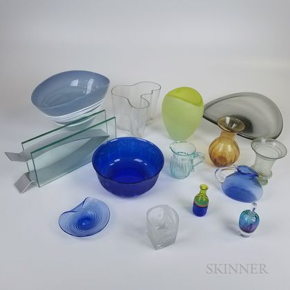 Fourteen Pieces of Mostly Colored Art Glass. Estimate $100-150