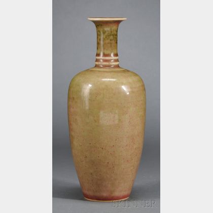 Peachbloom-Glazed Vase