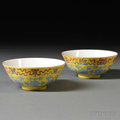 Pair of Yellow-ground Porcelain Bowls