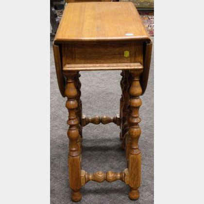 William and Mary Style Oak Drop-leaf Gate-leg Table. 