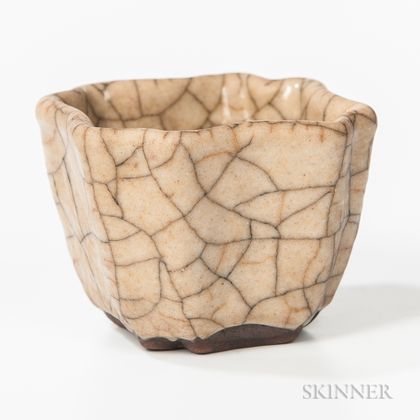 Guan-type Crackle-glazed Cup
