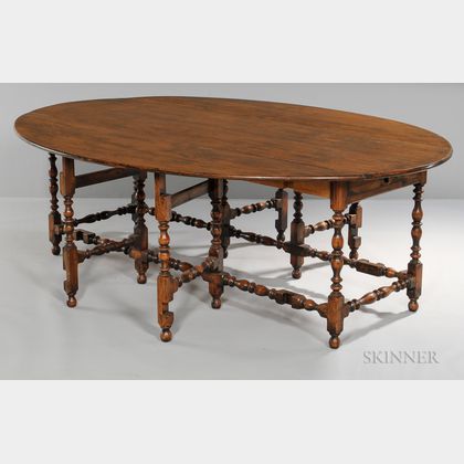 Benchmade William and Mary-style Oval-top Dining Table