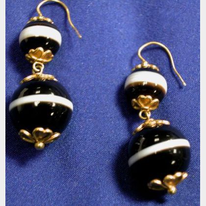 Victorian 18kt Gold and Banded Agate Earpendants