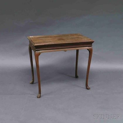 Queen Anne-style Mahogany Table