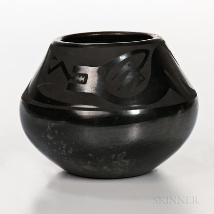 San Ildefonso Black-on-black Pottery Jar