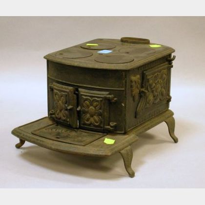 Toy Little Stove Works Black Painted Cast Iron Wood Kitchen Stove. 
