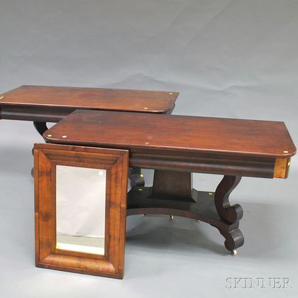 Late Federal-style Mahogany Single-pedestal Dining Table