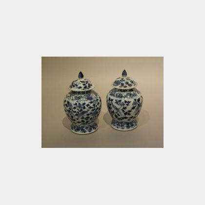 Early 19th Century Pair of Chinese Export Porcelain Blue and White Decorated Ginger