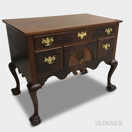 Chippendale-style Mahogany Dressing Chest