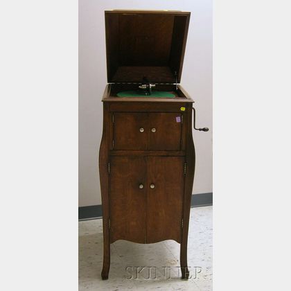 Oak Victrola X by the Victor Talking Machine Company