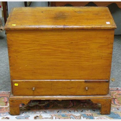 Small Country Pine Blanket Chest over Long Drawer
