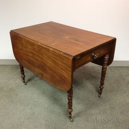 Late Federal Carved Mahogany One-drawer Drop-leaf Table