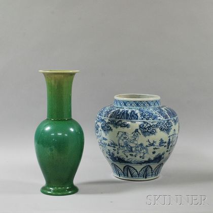 Green-glazed Lamp Vase and Blue and White Porcelain Guan Jar
