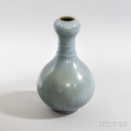 Blue Crackle-glazed Vase