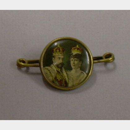 Commemorative King George V and Queen Mary Coronation Portrait Lapel Pin. 