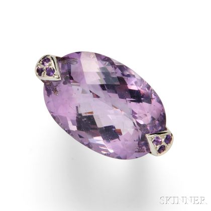 18kt White Gold and Amethyst Ring