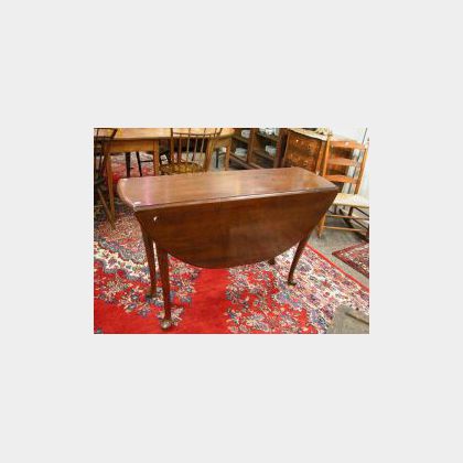 Queen Anne Mahogany Drop-leaf Table. 