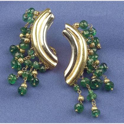 18kt B-color Gold and Emerald Earclips, France