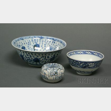 Three Pieces of Underglaze Blue Porcelain