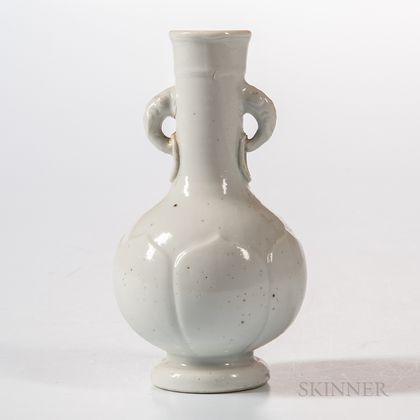 Dehua White-glazed Bottle Vase