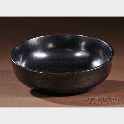 Large San Ildefonso Polished Black Bowl