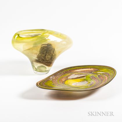 Sam Herman (American, active in England, b. 1936) Art Glass Dish and Anvil Vase