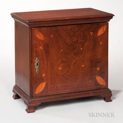 Walnut Line and Berry-inlaid Spice Chest